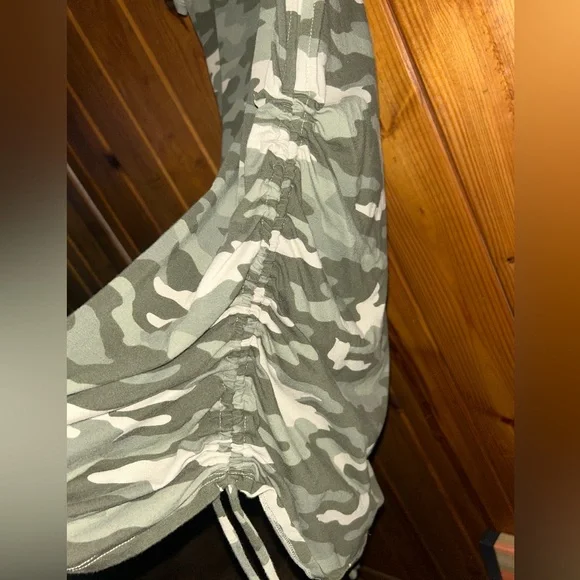 Pink camo fitted dress - Picture 2 of 5